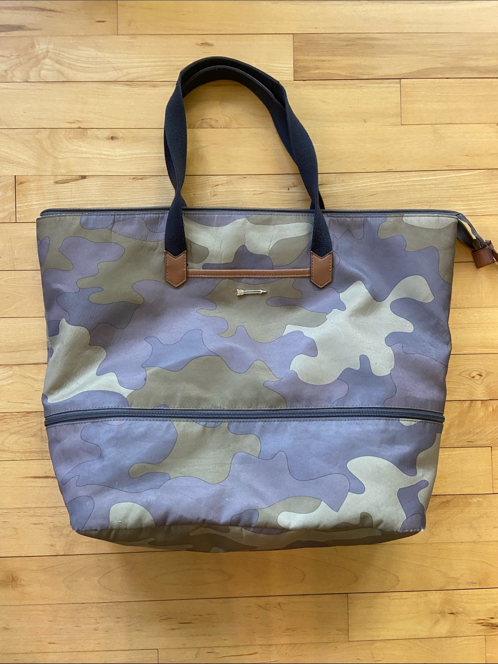 Stella & Dot Camo tote bag
